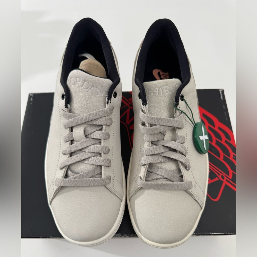 DS NIKE AIR JORDAN 1 CENTRE COURT “LIGHT BONE”
MEN’S 7-WOMEN 8.5
DO7443-061