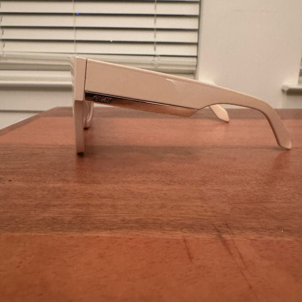 Quay BY THE WAY sunglasses NWOT’s Ivory