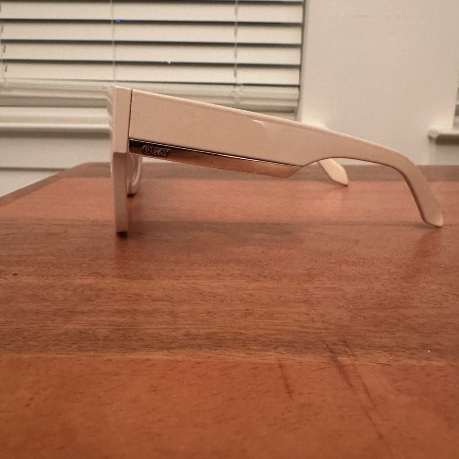 Quay BY THE WAY sunglasses NWOT’s Ivory