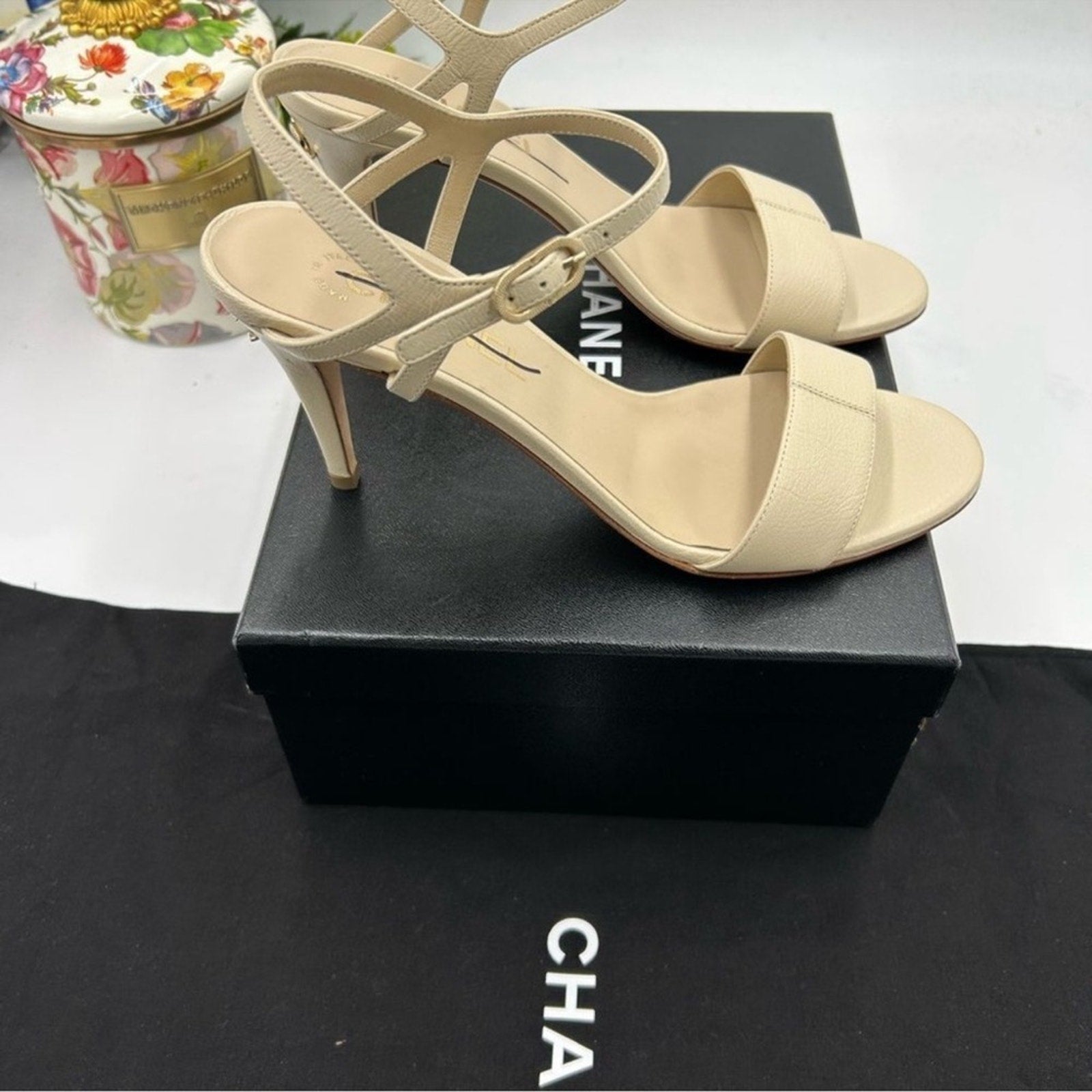 Women's Chanel ivory leather strappy sandals 
Size 38.5 
Made in Italy