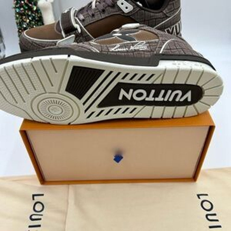 Men’s Louis Vuitton trainer sneakers mocha crocodile print size 11 fits US 13