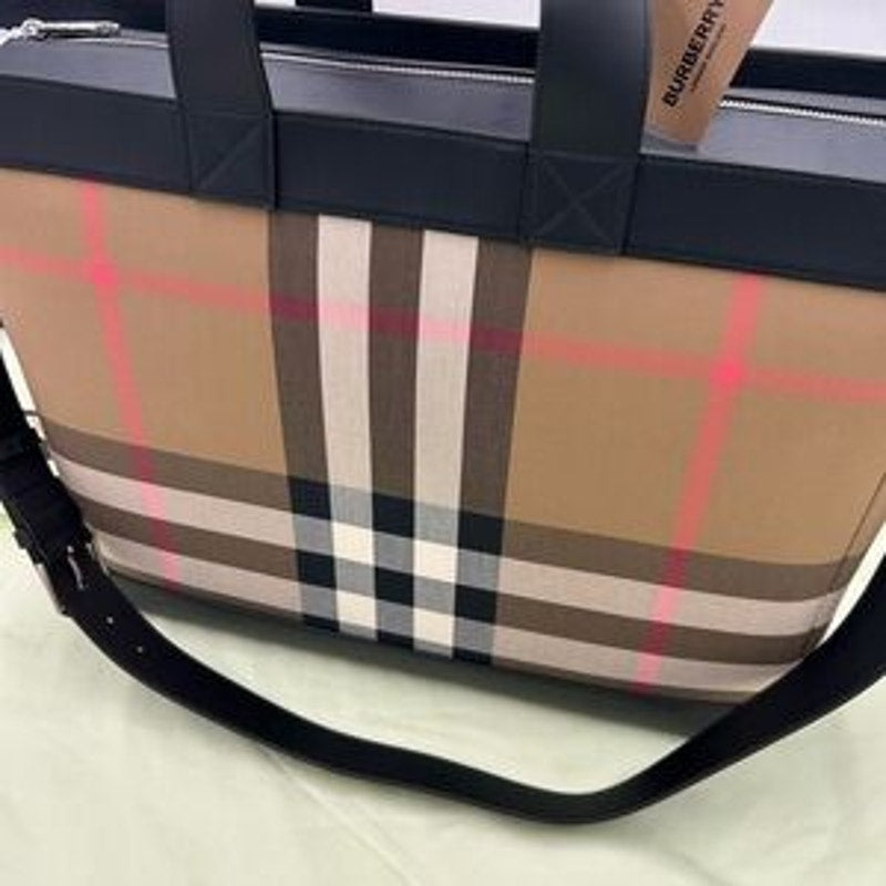 Women's Burberry Ormond giant leather check tote bag made in Italy NWT