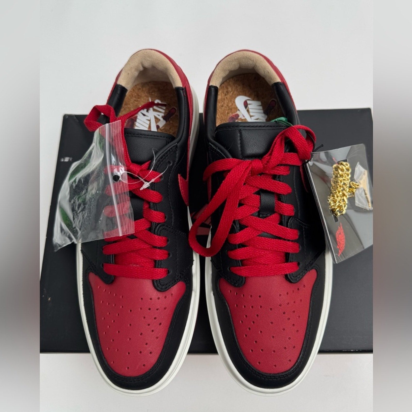 DS JORDAN 1 ELEVATE LOW SE WOMENS SIZE 8.5-
OG ALL. GOLD CHAIN WITH JORDAN/LACES