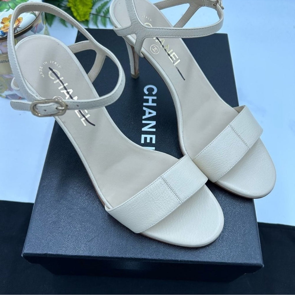 Women's Chanel ivory leather strappy sandals 
Size 38.5 
Made in Italy