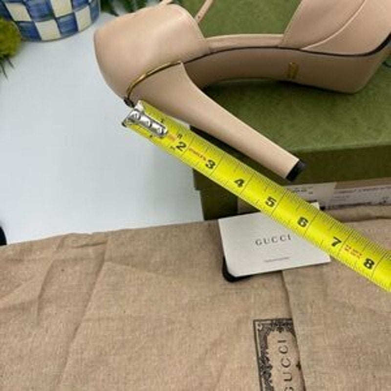 Women’s Gucci, leather platform pumps size 39 made in Italy