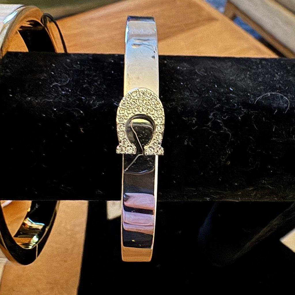 6 Coach NWT’s(each $98)& a bonus Chanel style cuff also NWT’s bundle price $399