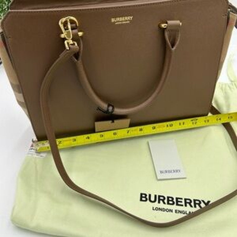 Burberry women's Banwell, leather and canvas shoulder Bag made in Italy NWT