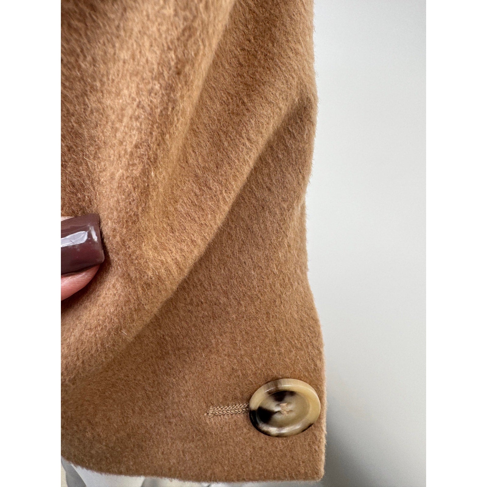 Max Mara Cashmere Notch Collar Blazer Jacket – Size 8 – Horn Toggle Closure