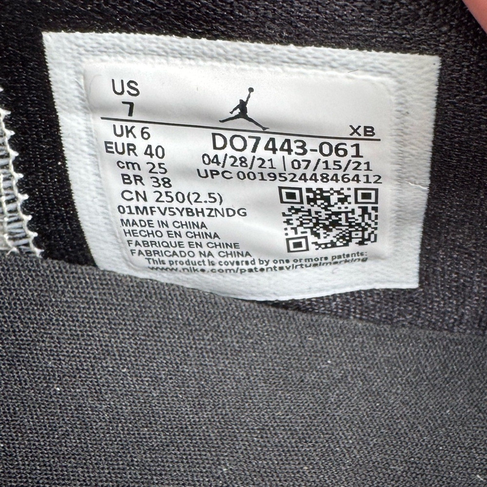 DS NIKE AIR JORDAN 1 CENTRE COURT “LIGHT BONE”
MEN’S 7-WOMEN 8.5
DO7443-061