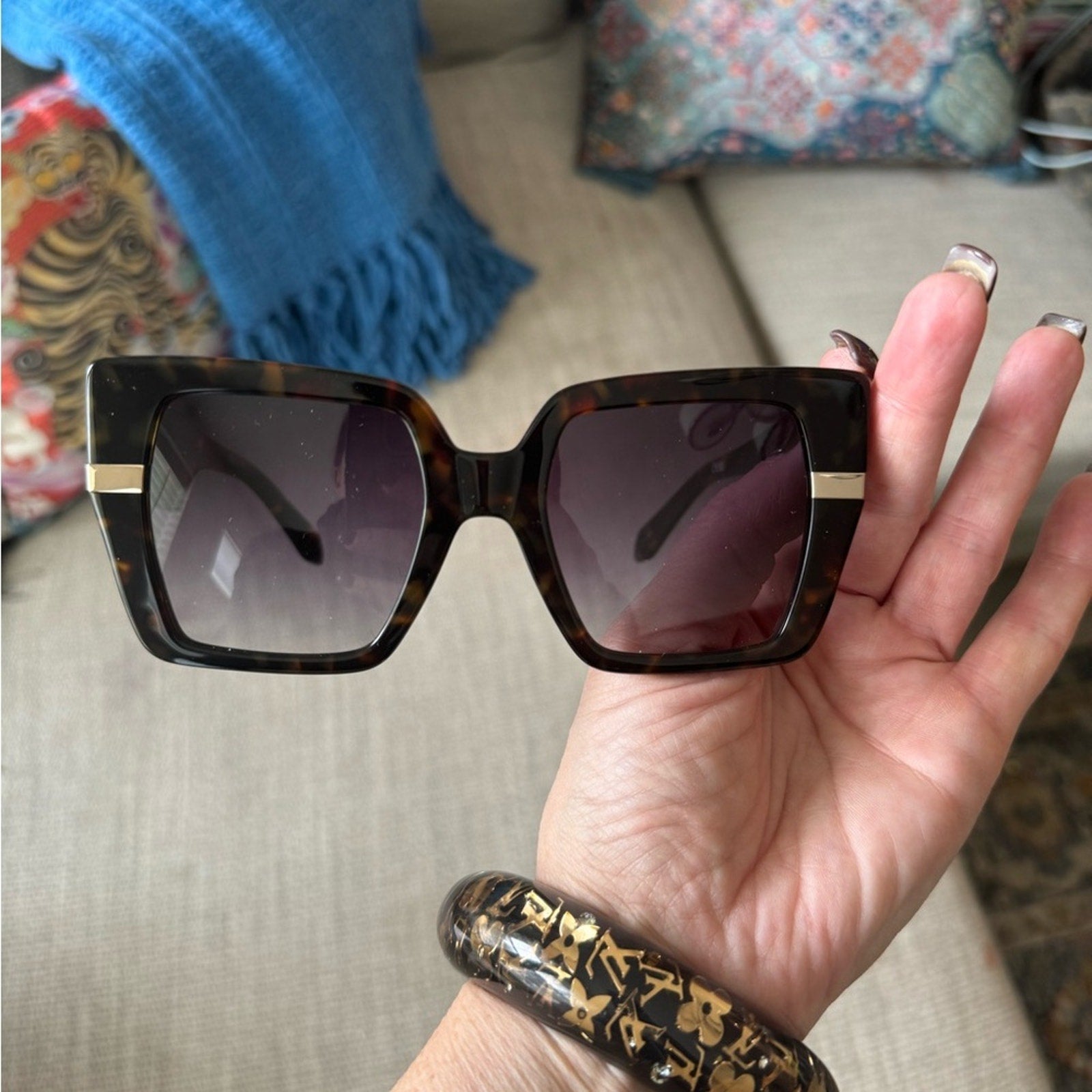 Quay, Australia, sunglasses new without tags in tortoiseshell NOTORIOUS model