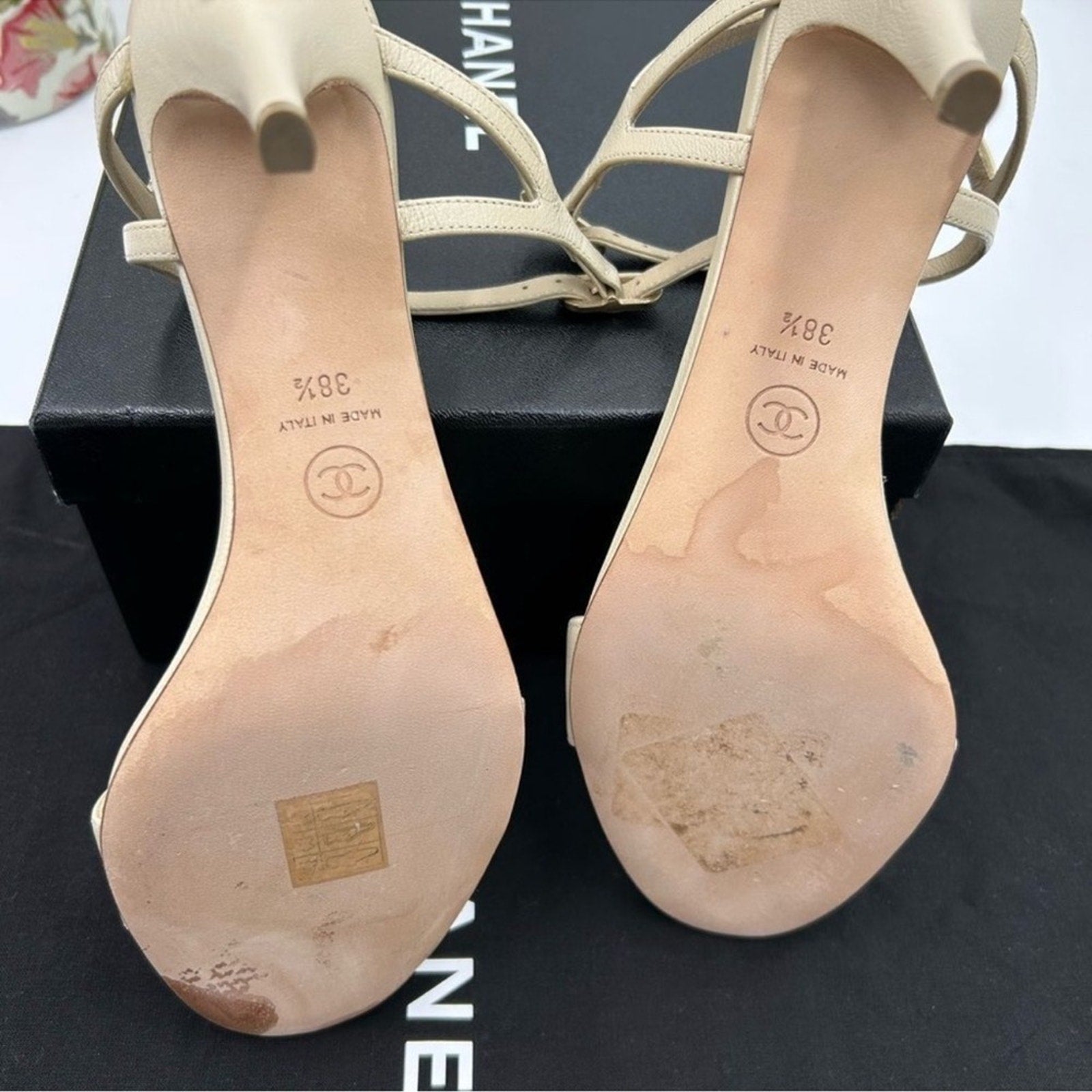 Women's Chanel ivory leather strappy sandals 
Size 38.5 
Made in Italy