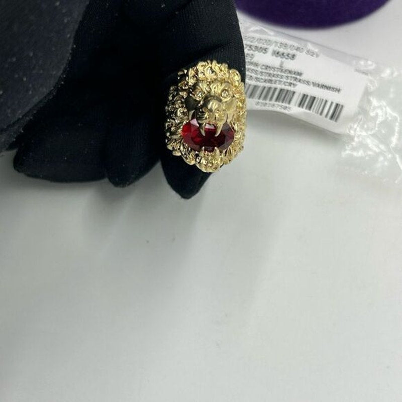 Unisex Gucci, iconic lion head ring size large/8.5 made in Italy