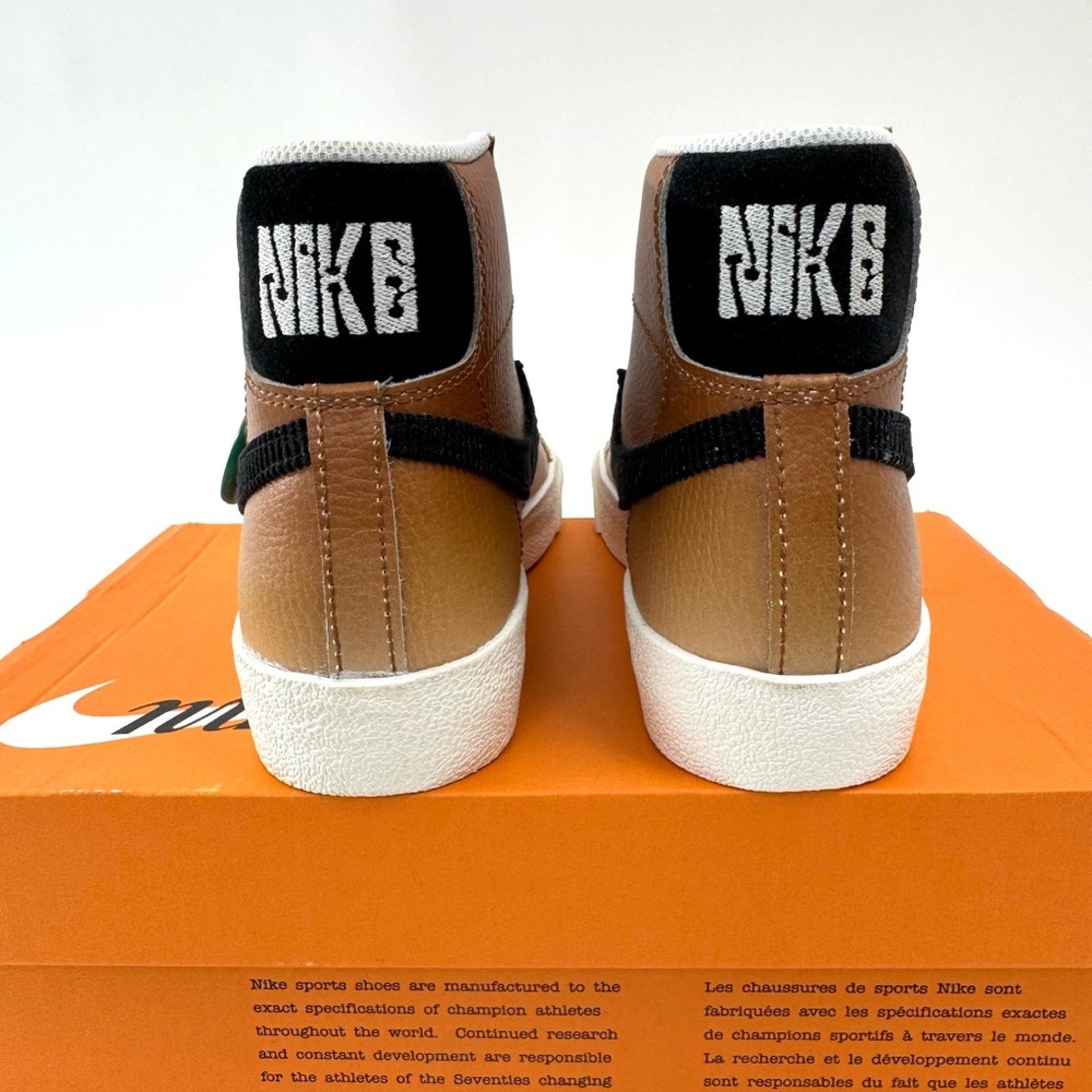 DS NIKE WOMEN’S BLAZER MID 77 SE ALE BROWN
SIZE 5 WOMENS
D06683-200