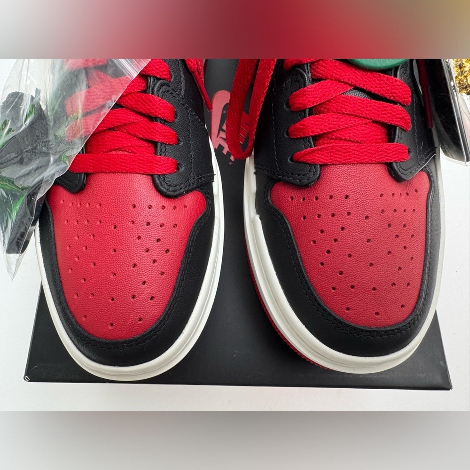 DS JORDAN 1 ELEVATE LOW SE WOMENS SIZE 8.5-
OG ALL. GOLD CHAIN WITH JORDAN/LACES