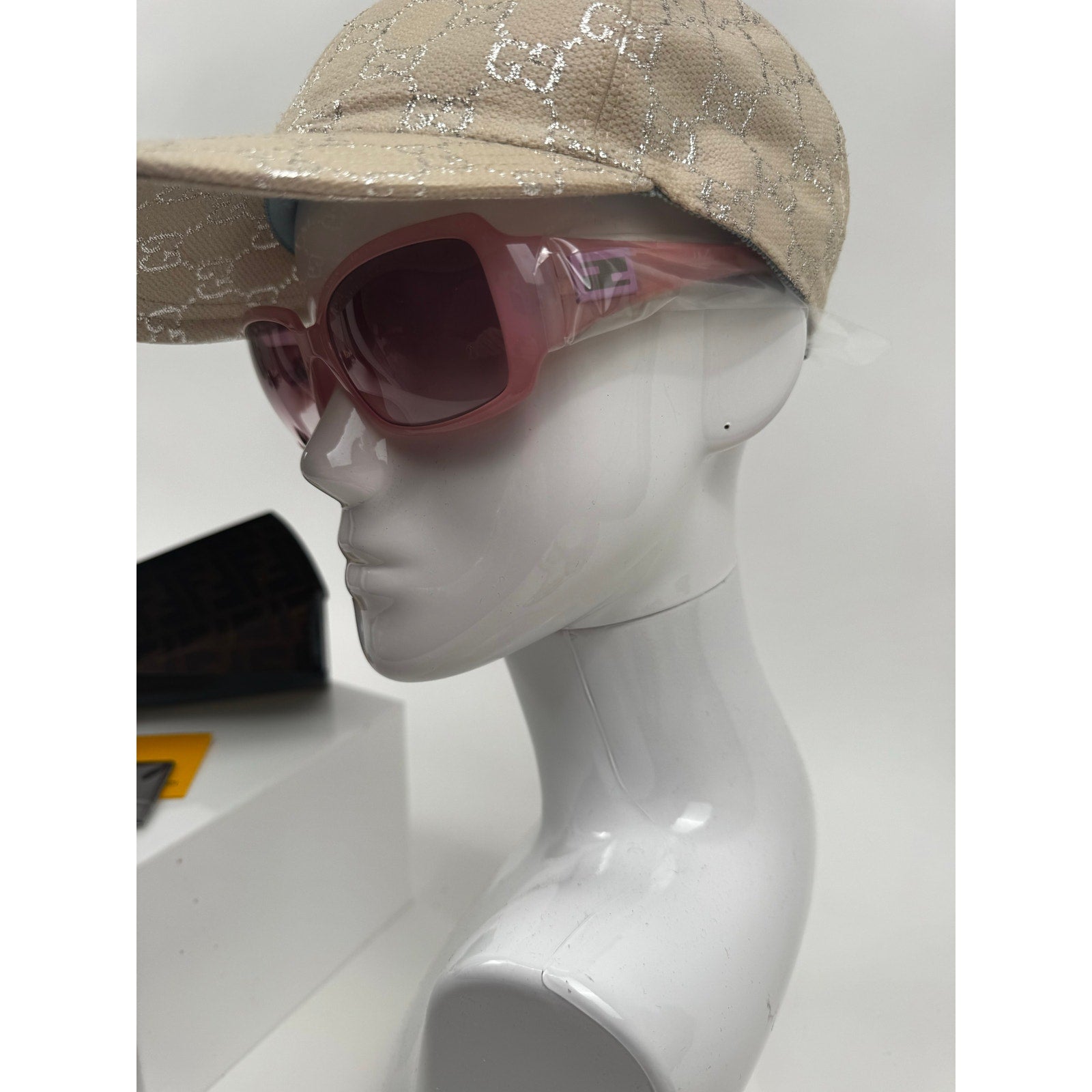 Women's Fendi NWT Pink With Graffiti Interior Sunglasses