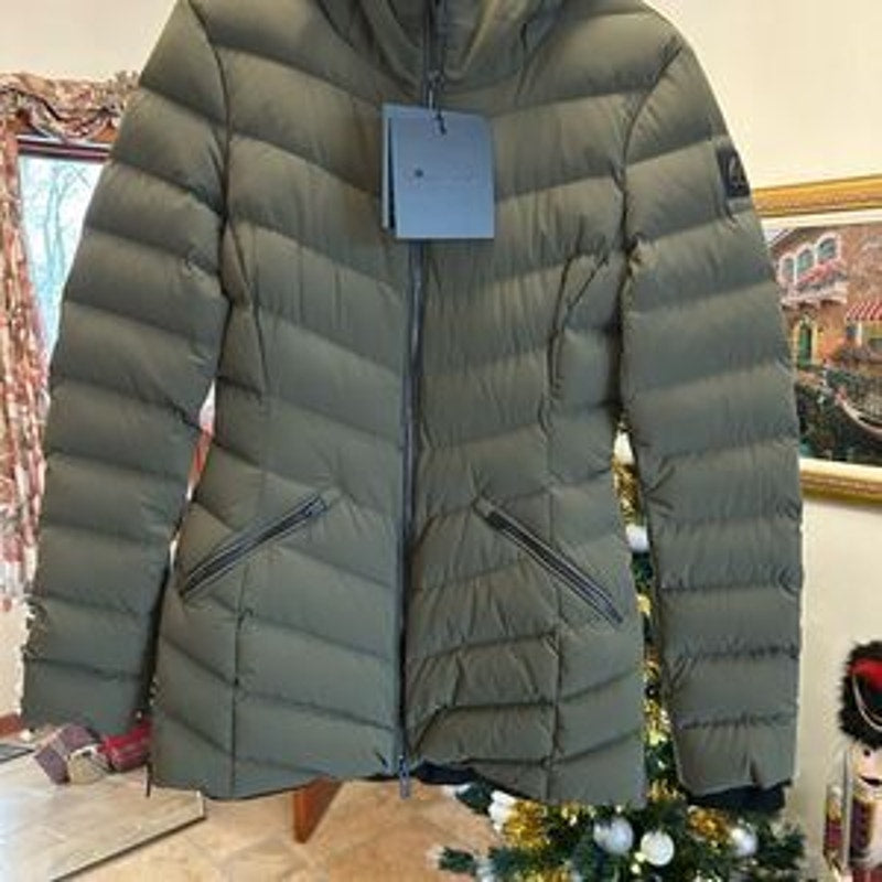 Women’s Moose knuckles down hooded jacket size extra small