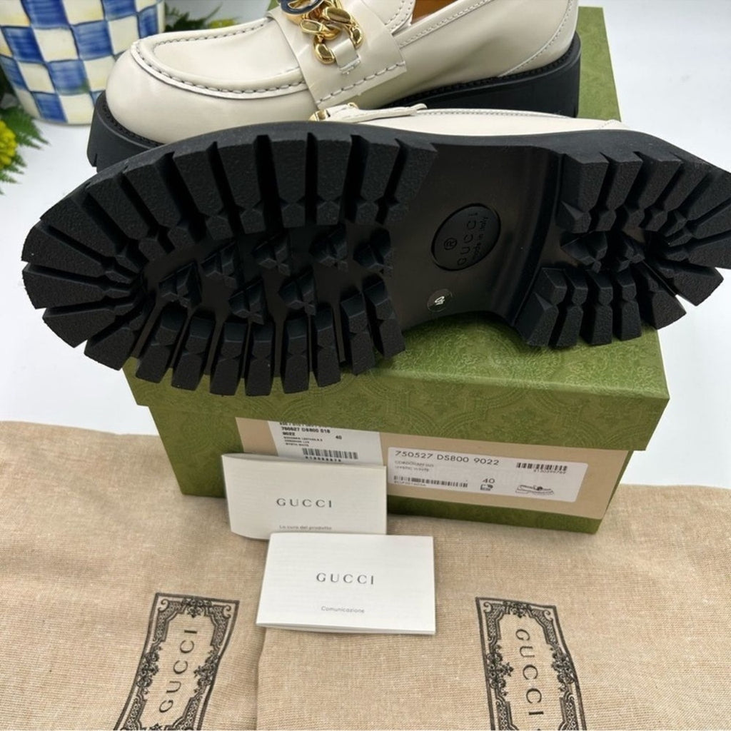 Women's Gucci interlocking GG patent leather loafers Size 40 
Made in Italy