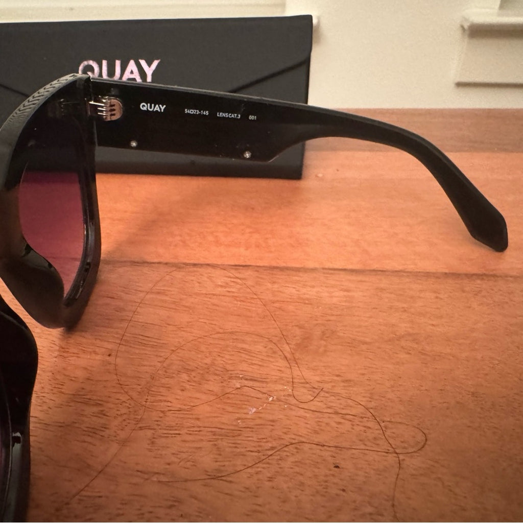 Quay BY THE WAY sunglasses NWOT’s Ivory