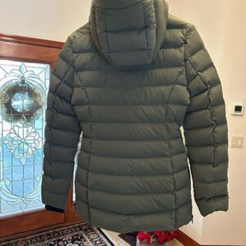Women’s Moose knuckles down hooded jacket size extra small