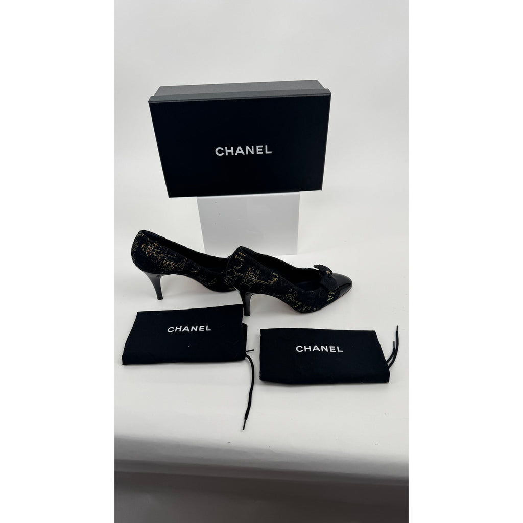 Chanel Black Boucle Cap-Toe Pumps Heels with Gold CC Logo Bow Detail Size 8