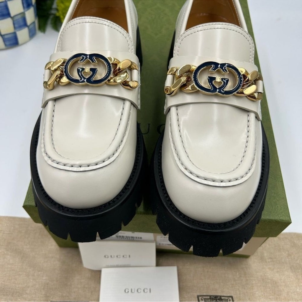 Women's Gucci interlocking GG patent leather loafers Size 40 
Made in Italy