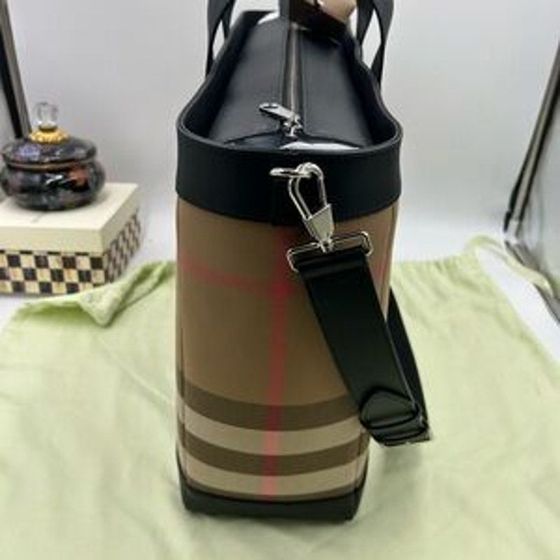 Women's Burberry Ormond giant leather check tote bag made in Italy NWT