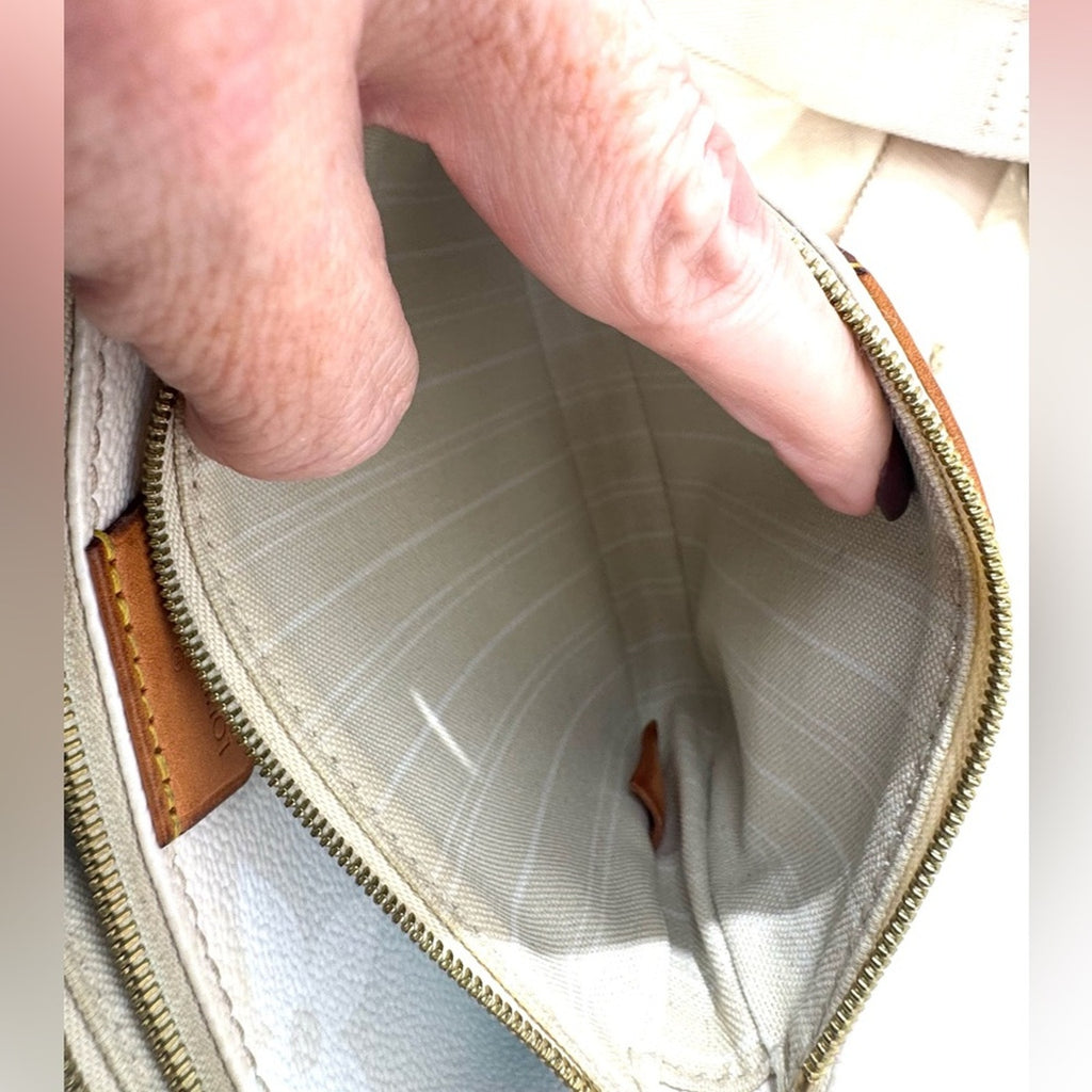 Louis Vuitton BY THE POOL-multi pochette (3)w/guitar strap/LV branded gold chain