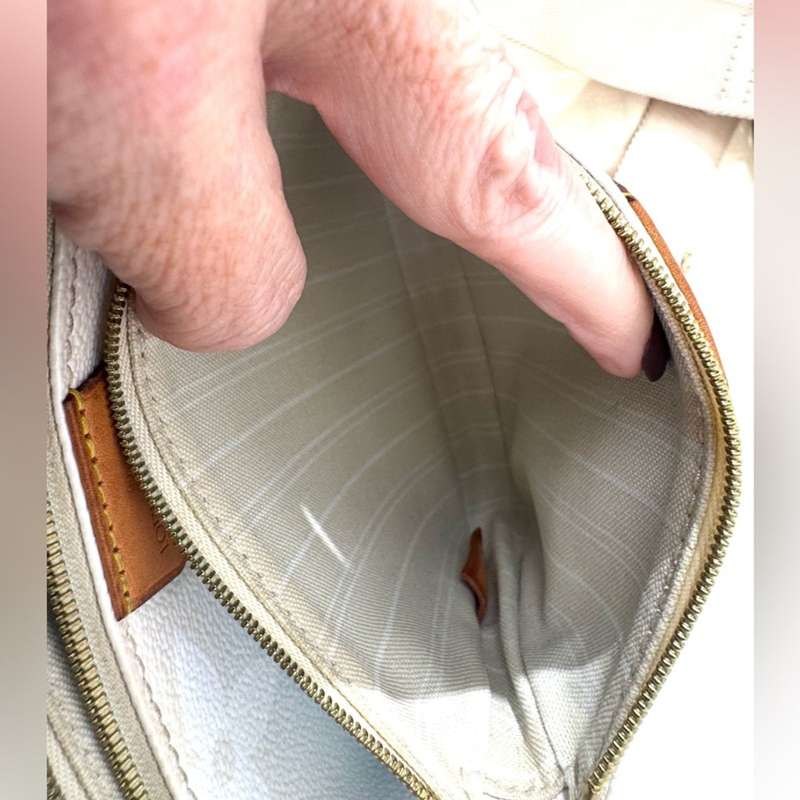 Louis Vuitton BY THE POOL-multi pochette (3)w/guitar strap/LV branded gold chain