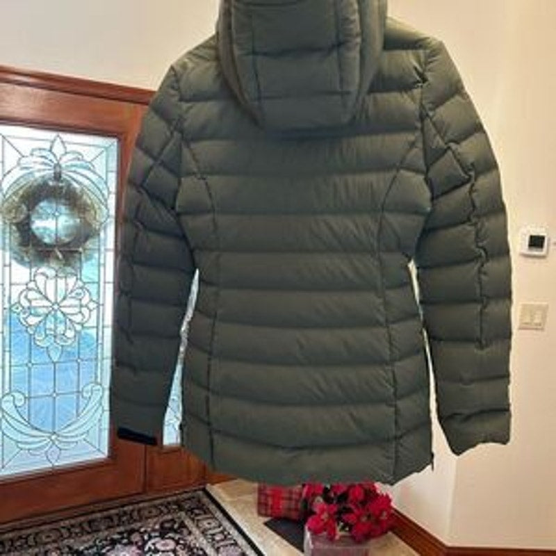 Women’s Moose knuckles down hooded jacket size extra small