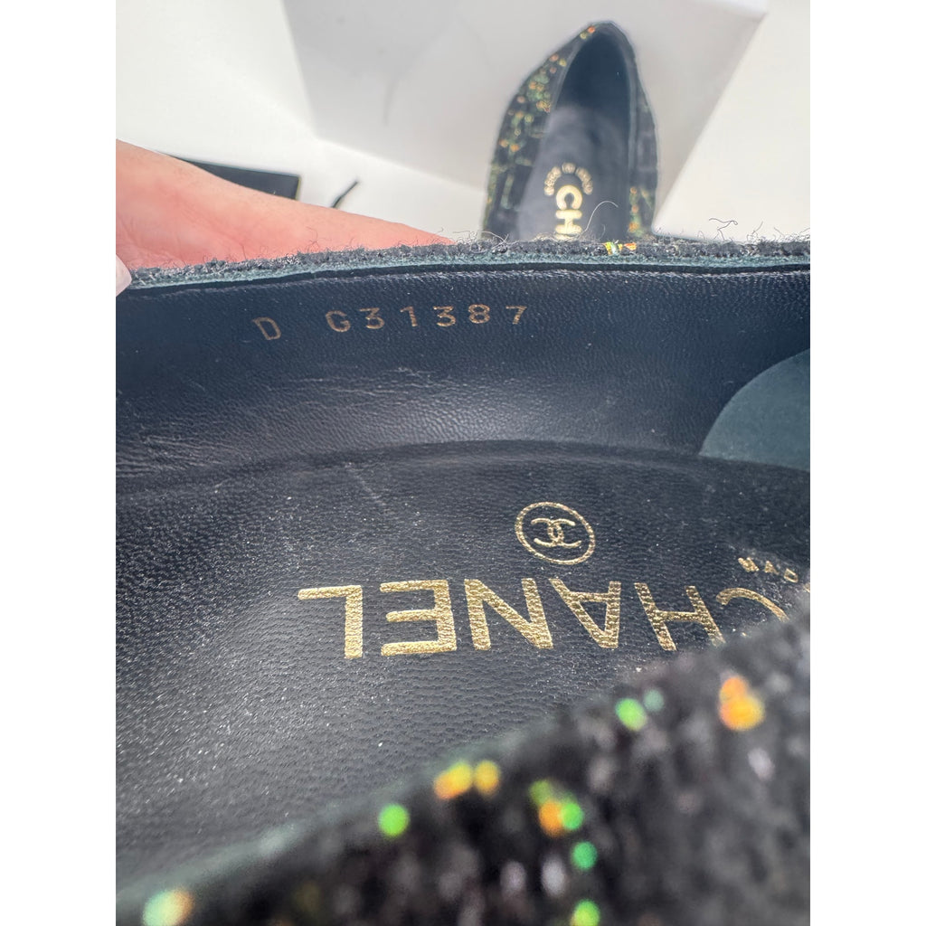 Chanel Black Boucle Cap-Toe Pumps Heels with Gold CC Logo Bow Detail Size 8