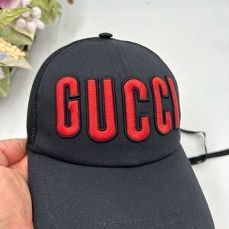 Unisex Gucci embroidered baseball cap size extra small adjustable made in Italy