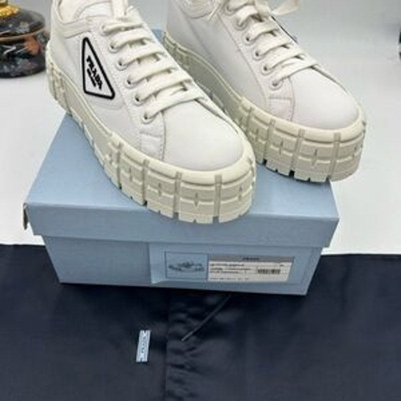 Women's Prada double wheel chunky low top sneakers size 40 made in Italy