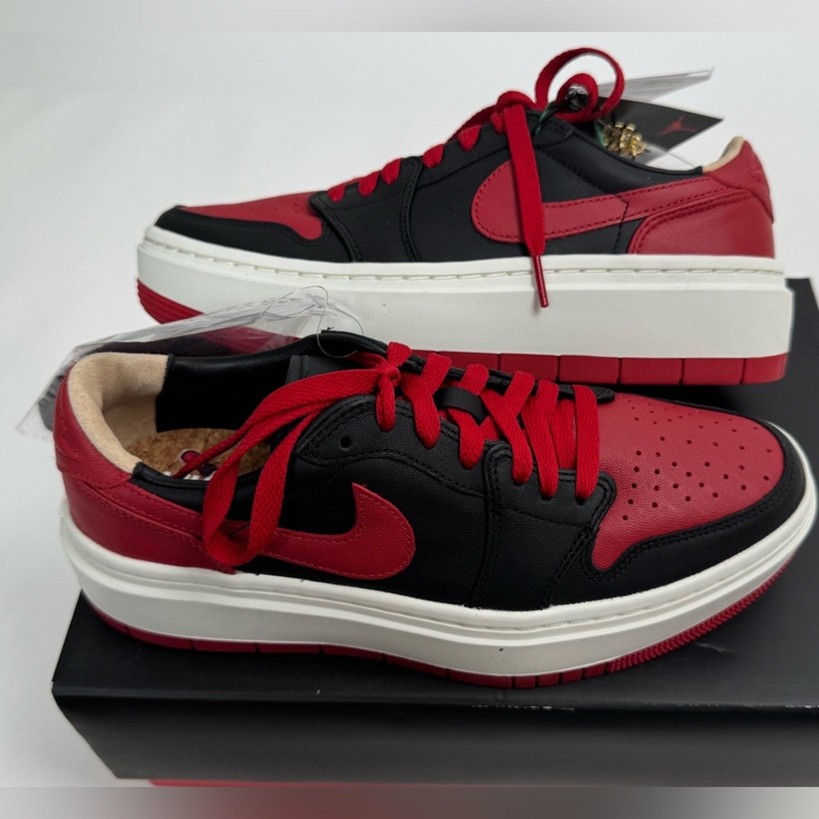 DS JORDAN 1 ELEVATE LOW SE WOMENS SIZE 8.5-
OG ALL. GOLD CHAIN WITH JORDAN/LACES