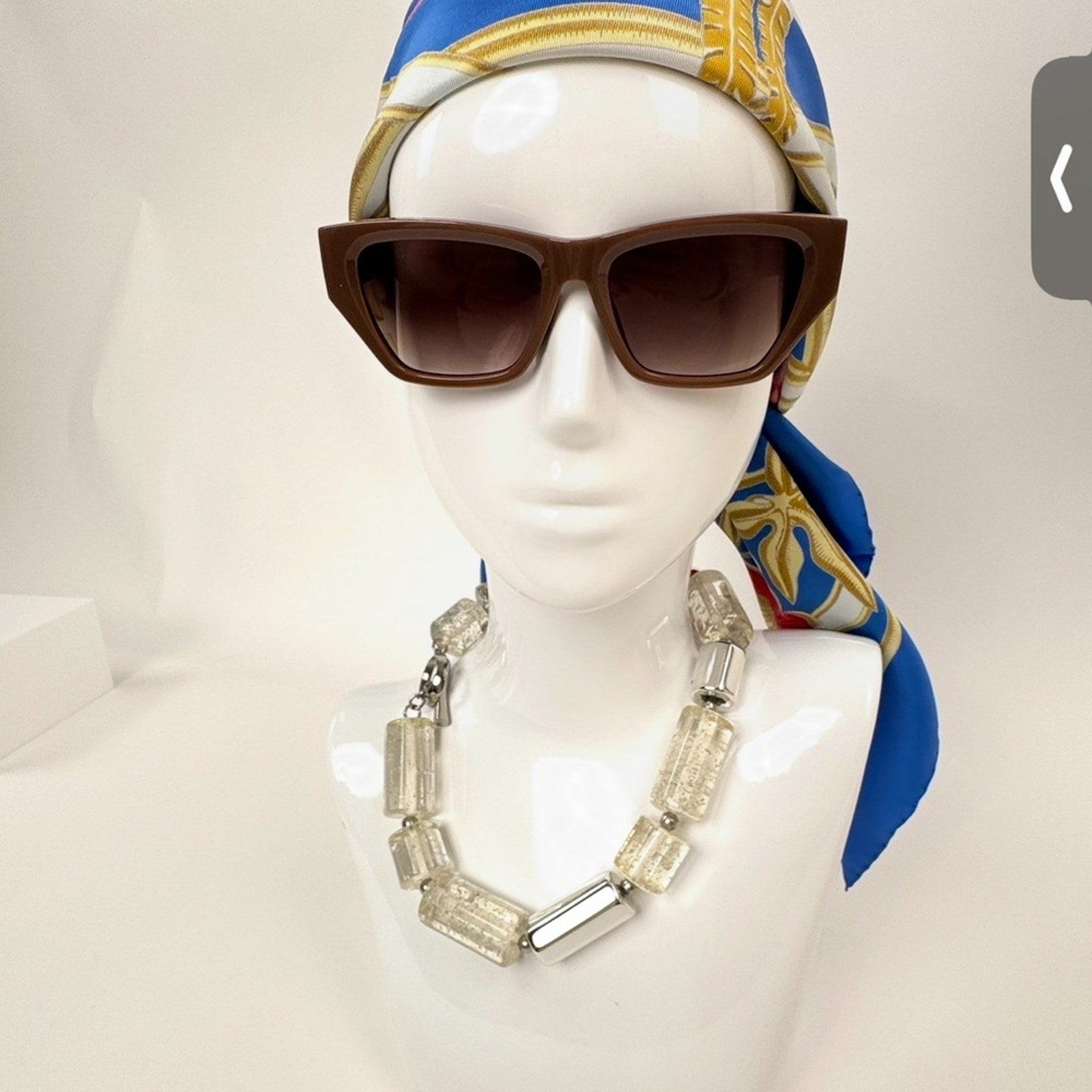 QUAY NO APOLOGIES NWOT’s caramel color Picture 3 is the listing color