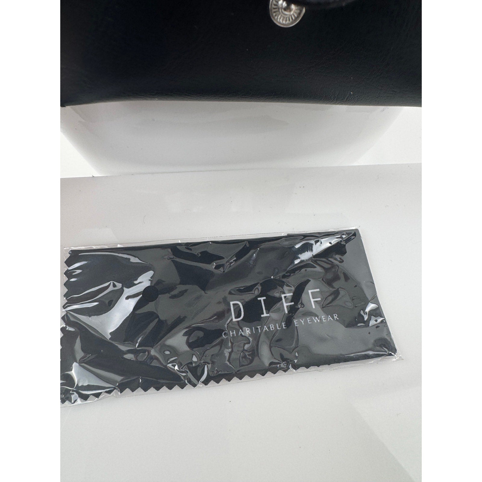 DIFF NWOT Pink & Gold Genevive Oversized Sunglasses With Case