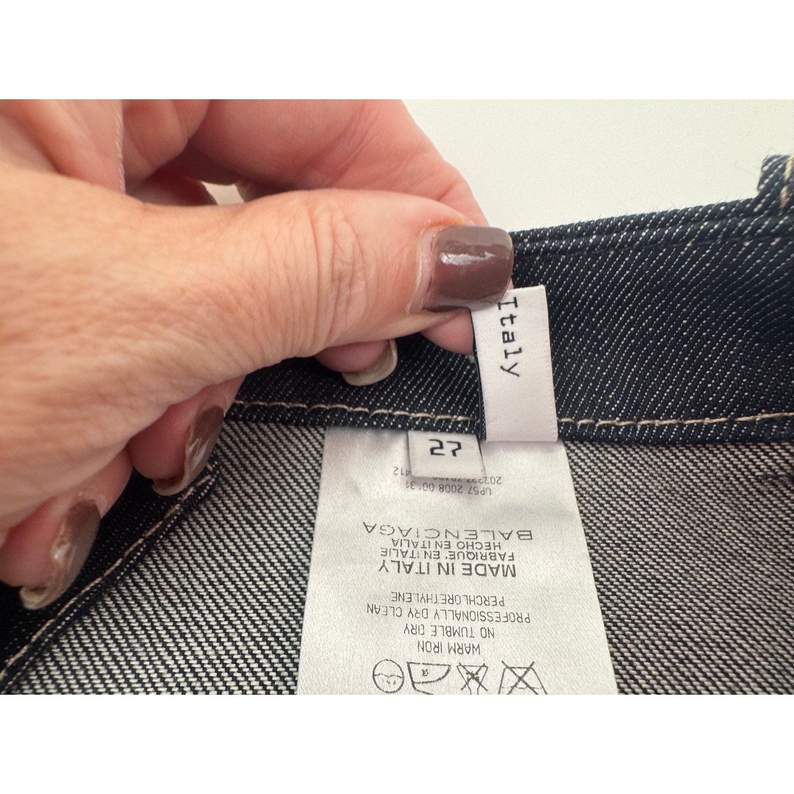 Balenciaga NWOT Dark Wash Wide Leg Flare Jeans – Size 27 – Made in Italy
