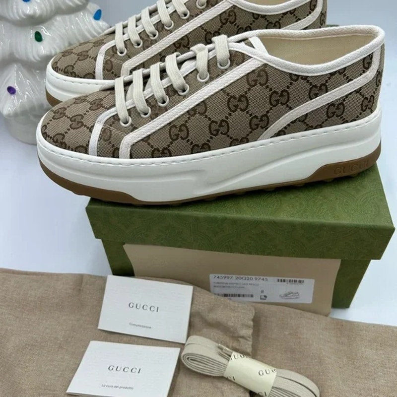 Men's Gucci GG canvas low top platform sneaker size 9, made in Italy
