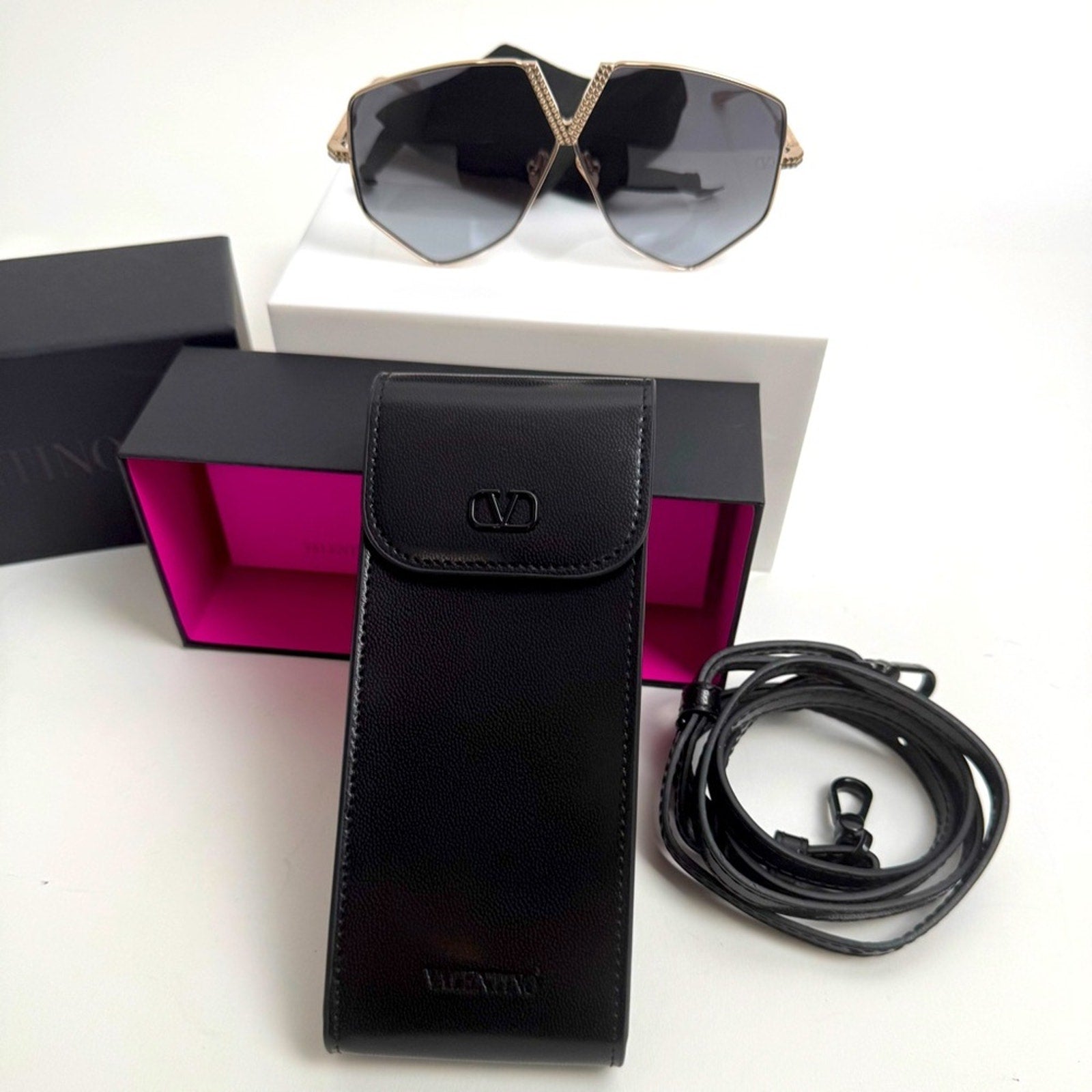 VALENTINO GARAVANI
V-Hexagon Titanium Sunglasses
Branded/crossbody bag included