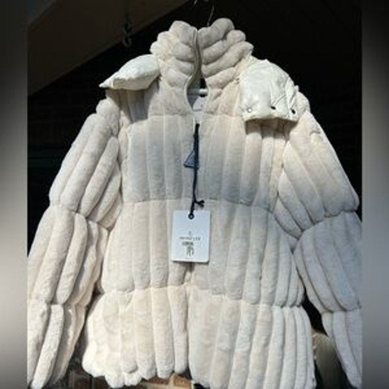 Women's Moncler White faux fur detachable hood down jacket size 3 NWT