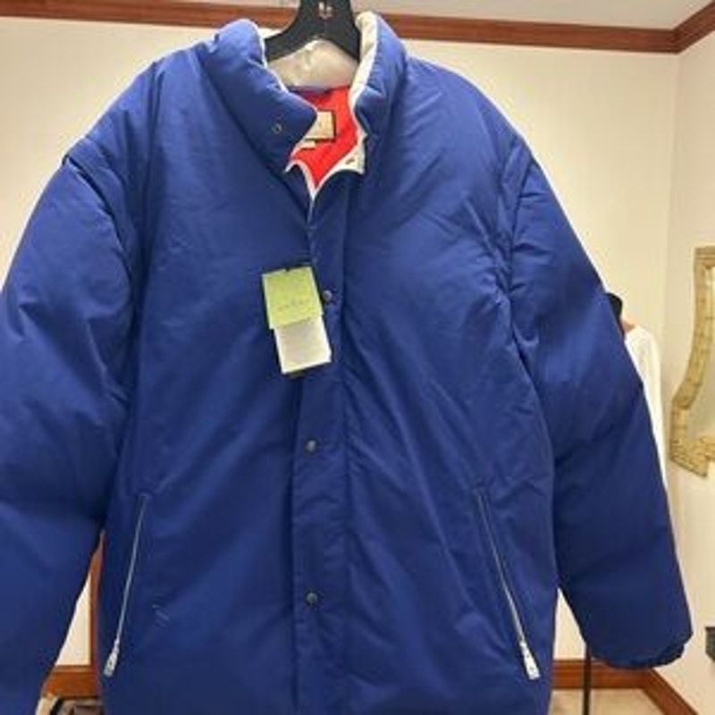 Men's Gucci, detachable sleeve puffer jacket size 54 made in Italy