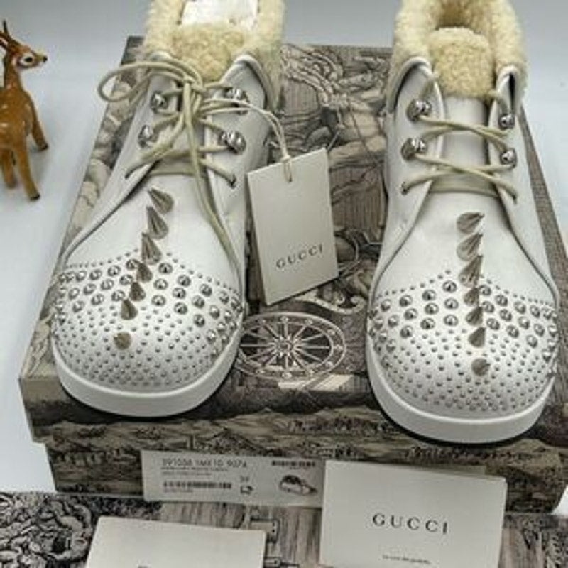 Women’s Gucci spiked shearling lined ankle boots size 39 made in Italy