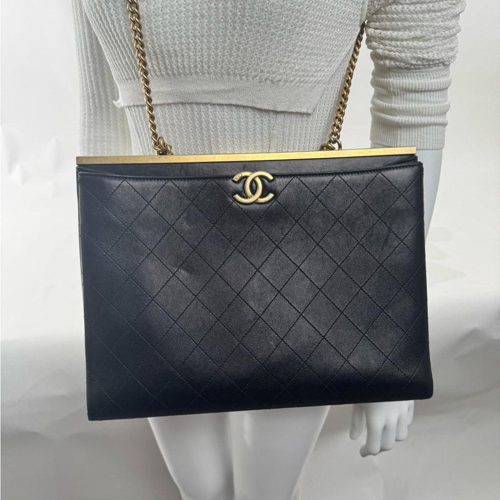 Chanel Coco Luxe with adjustable strap and gold hardware dual large pockets