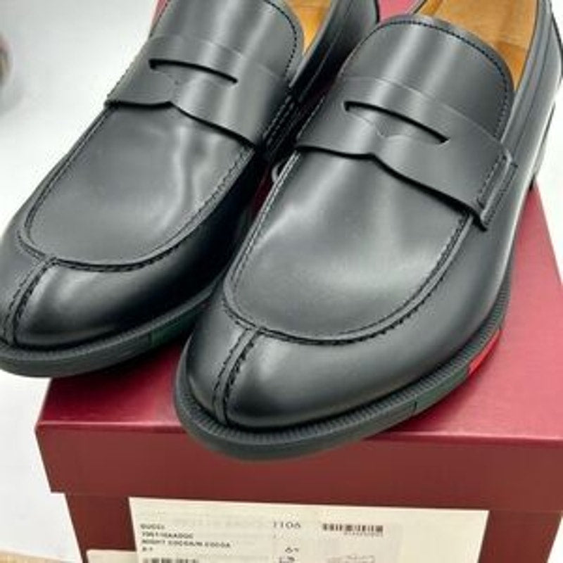 Men's Gucci, leather strap penny loafer with web detail size 6.5 fits 7.5 US