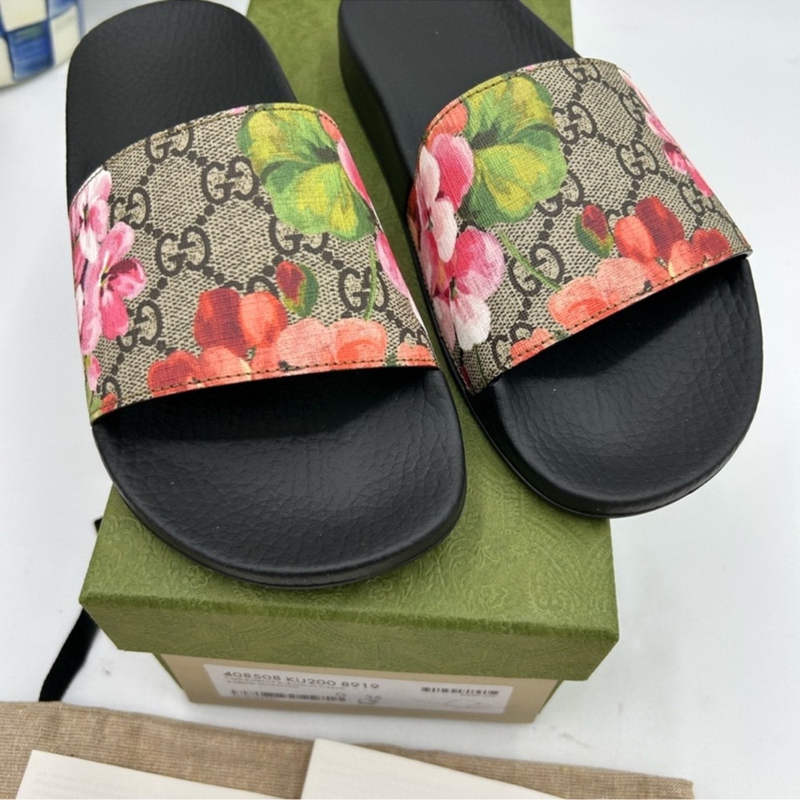 Women's Gucci GG bloom pool slides 
Size 36 
Made in Italy