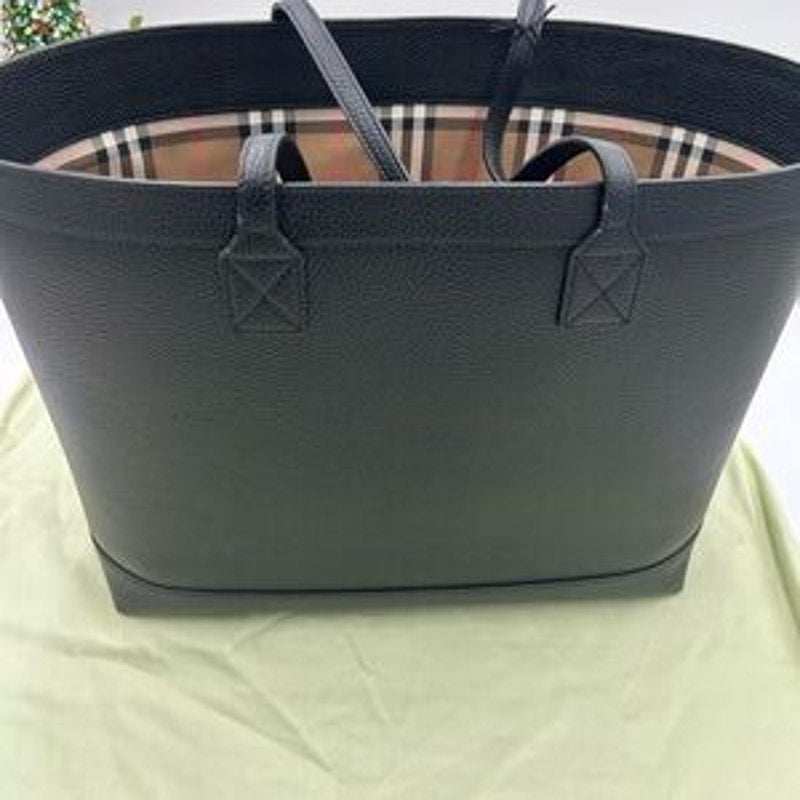 Women’s Burberry pebble grain, leather check lined , large shopping tote Italy