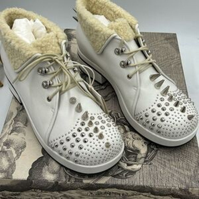 Women’s Gucci spiked shearling lined ankle boots size 39 made in Italy