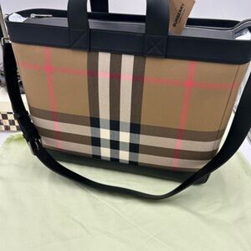 Women's Burberry Ormond giant leather check tote bag made in Italy NWT