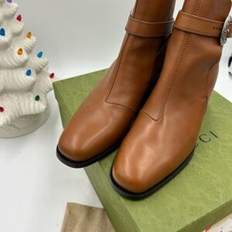 Men’s Gucci, leather ankle boots with buckle size 9 made in Italy