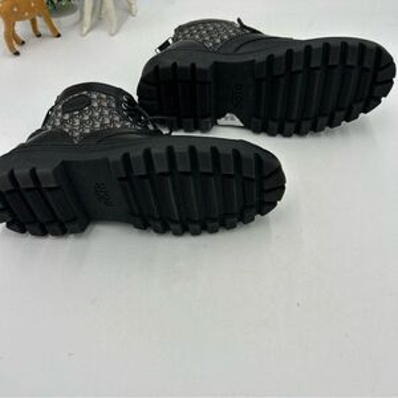 Women’s Dior explorer ankle boots size 39 made in Italy