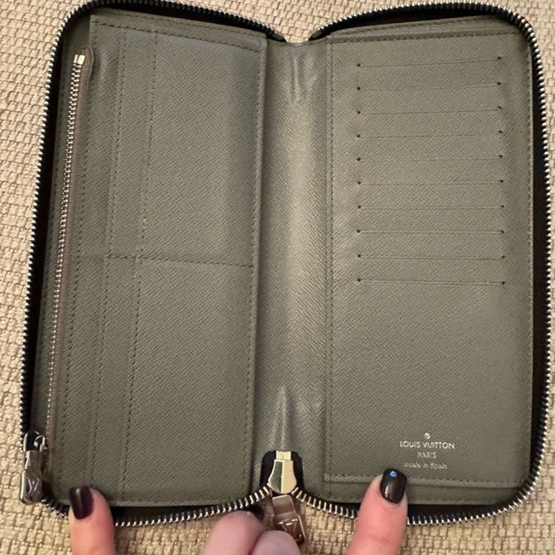 Louis Vuitton Damier Grafite Special Edition long Zippy wallet